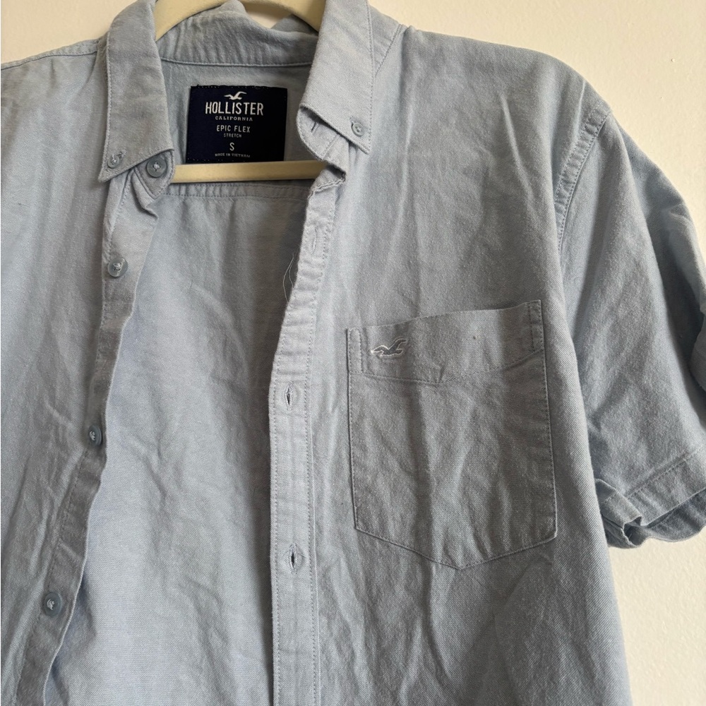 Hollister Men's Light Blue Shirt